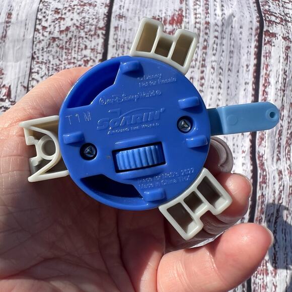 Disney x McDonalds Daisy on Soarin' Ride Toy NWOT - Picture 3 of 4